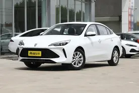 荣威i5限时4.99万元起售，配双10.25英寸大屏，油耗低至5.98L图片