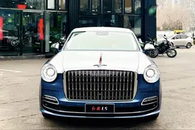 全新一代红旗L5到店，近6米车长+可升降立标，搭载4.0T V8发动机图片