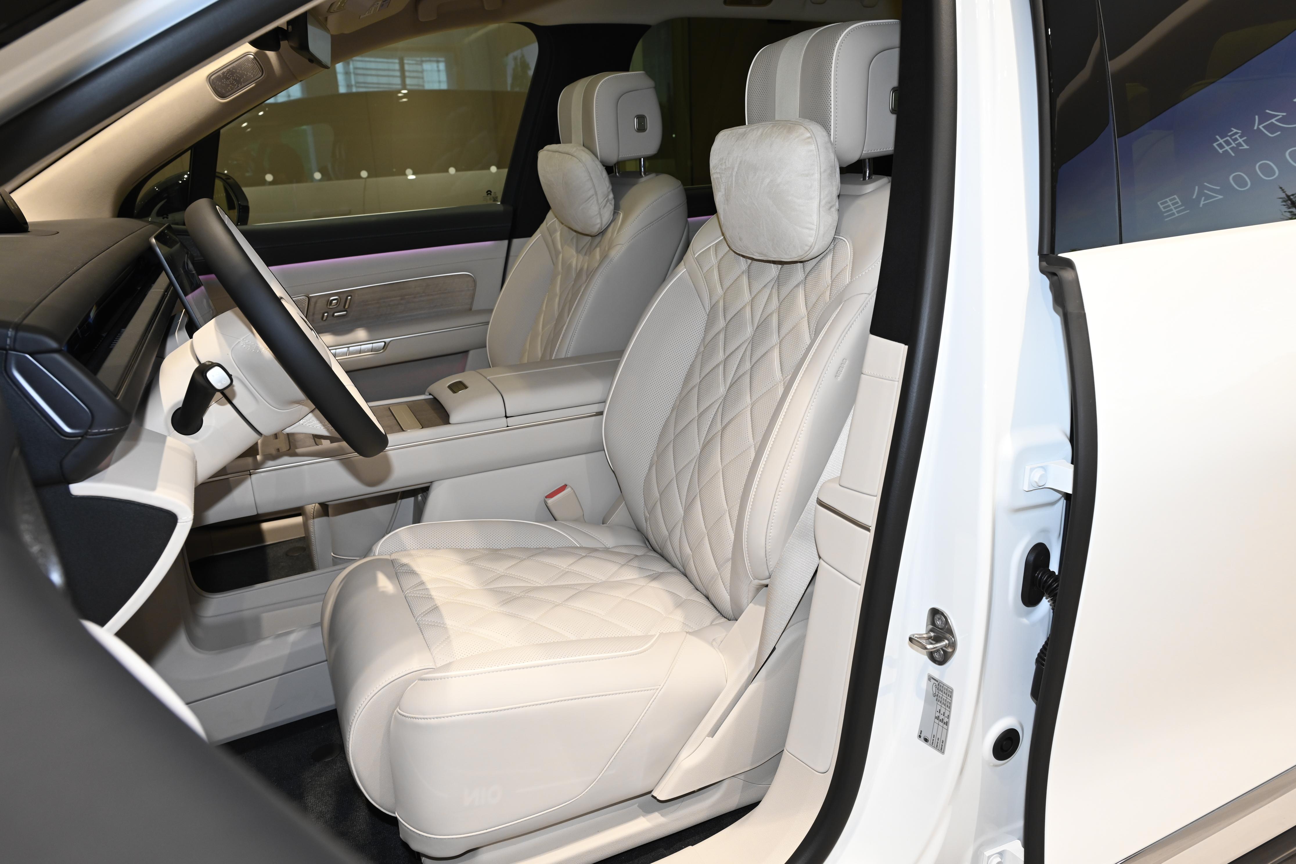 蔚来es8_2026款蔚来ES8六座行政签名版_纯电大三排SUV空间布局