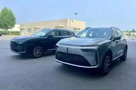 外观内饰均升级，魏牌新拿铁实车曝光，搭载最新Hi4混动技术图片