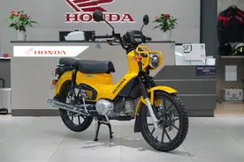 售1万3，本田110排量弯梁车，油耗低至1.46L，还带ABS图片