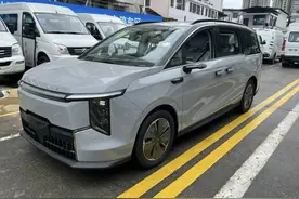 上汽大通大家7超混版到店，电子后视镜+1.5T插混，综合油耗不到1L图片