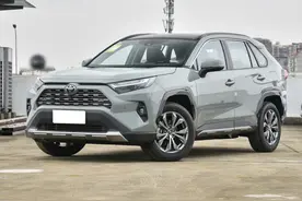 丰田拿出诚意，RAV4荣放跌至13万内起，该怎么选？图片