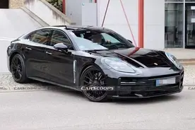 新款保时捷帕拉梅拉实车街拍，全系搭4.0T V8发动机，将迎小幅涨价图片