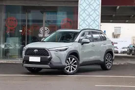 卡罗拉锐放：顶配16.98万，搭载2.0L+CVT，5座布局，配全景天窗图片