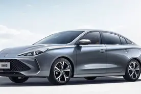 家轿“卷王”！入门不到7万，全新荣威i5了解一下图片