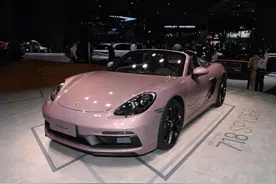 这718能4.4秒破百，带着冰莓粉，裸车价就73.8万，心动吗？图片