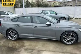 一台离谱的奥迪S5图片