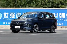 空间宽敞的6座MPV，新换代动力更强，实拍五菱凯捷图片