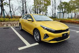 化身“小号K5凯酷”，新款起亚K3实拍，选它还是“三大妈”？图片