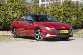 尊贵版、旗舰版主动安全配置丰富，2022款北京现代伊兰特购车手册图片