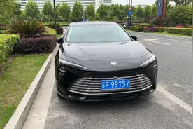 别克君越用车体验：年轻化设计给力，油门线性，底盘柔和舒适图片