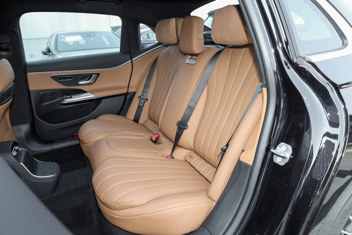 奔驰E级价格下降_奔驰新e300l 驾驶模式c与e的区别_E260L与E300L对比