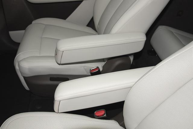 腾势N8L预售31.98万元起