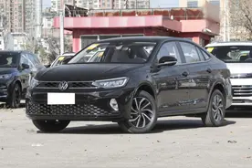 都是大众朗逸，对比10.999万与13.09万版本，完全是两款车图片