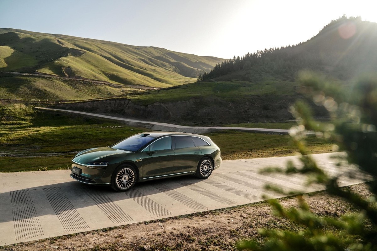 豪华旅行车 享界S9T 性能智能实用成本_享界