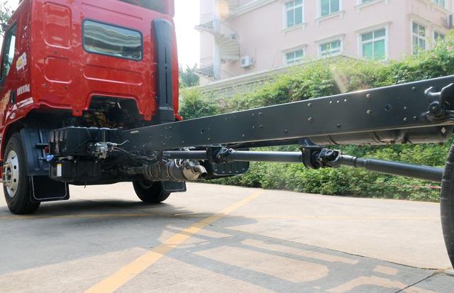 乘龙卡车到底安全吗？物理层面分析8吨卡车撞SUV