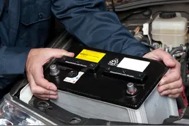 锂电池那么多优点，为什么厂家不把笨重的电瓶换成锂电池？图片