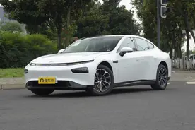 中外新势力该怎么选，小鹏P7深度对比特斯拉Model 3，差距相当明显图片