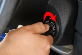 第一下没打着火，再次启动要不要把钥匙关闭一下？图片