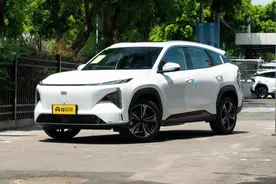 16万预算买新能源SUV，吉利银河L7对比深蓝S7，谁才更全能？图片