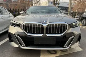 第八代全新宝马5系配置解读，宝华音响和水晶氛围灯哪个配置有？图片