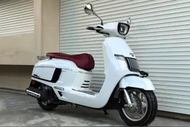 预算1万多，复古踏板车蒙娜丽莎150和维多利亚150i，新手怎么选？图片