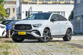 2025款奔驰GLE轿跑上市，提供2.0T和2.5T动力，售价84.38万元起图片