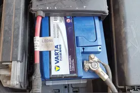 比亚迪说自己磷酸铁锂启动电池终身不坏，但我劝你别换图片