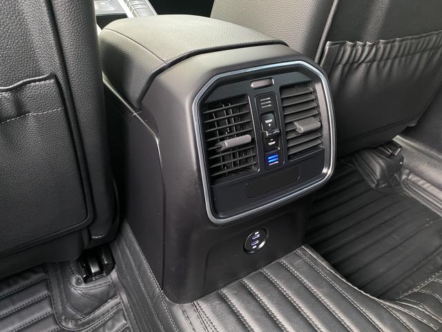 2020款 迈阿密蓝 保时捷 Macan 2.0T