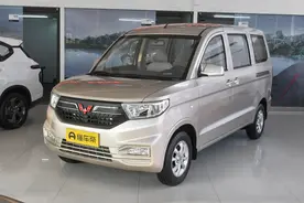 五菱宏光V  手动劲享版，售4.71万元，产品力表现良好图片