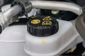 高性能刹车油选购指南，那么多刹车油怎么选，等级高一定会好吗？图片