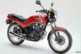 一代经典：本田CBX250RS图片