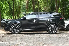 SUV还是6座舒服，这两款车安全安静，配品牌音响和四轮驱动图片