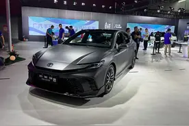 定价多少能接受？丰田凯美瑞光辉版将于12月内上市，2.0L双擎动力图片