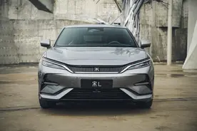 抢先实拍比亚迪宋L：中型纯电轿跑SUV，既酷炫又实用！图片