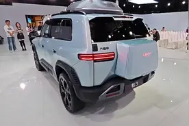 带你看看方程豹钛3的小书包和后备厢