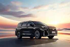 十万预算买燃油车，这几款不看真的亏大了！图片