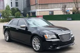 当年落地40万，现价只需11万，克莱斯勒300C能入手吗？图片