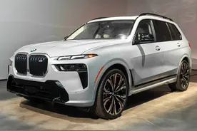 新款宝马X7 M60i实拍，质感变化明显图片