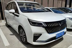 售价6.88万起的MPV，三排7座歌剧院式设计，五菱佳辰到底怎么样？图片