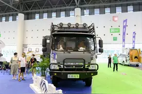 巨威五十铃四驱700P越野房车 5.2T强劲动力 外刚内柔 适应性强悍图片