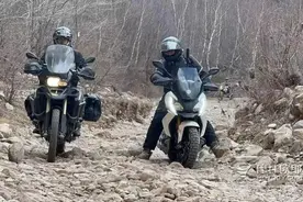 它凭什么堪称中排最全能ADV踏板？800公里长测揭秘答案图片