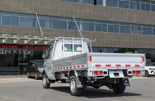 金杯金卡正式上市，共推出8款车型，起售价4.39万元