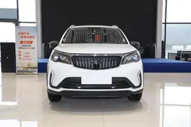 顶配不到7W，自动挡家用高配SUV，内外精致油耗6.1L，吉利远景X3图片