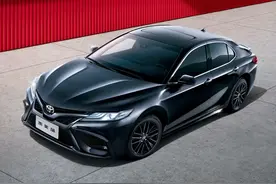 售价17.98万元起，2022款凯美瑞正式上市，推出黑色骑士版图片