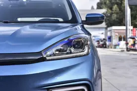 体验威马EX5低配版，配置丰富，拥有218匹马力，售价14.98万图片