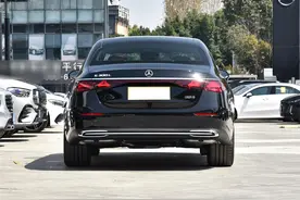 奔驰终于厚道了！长近5米1，一口气降13万，2.0T+9AT，开着有面子图片