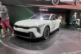 全新起亚K4亮相了，造型奇特，提供1.6T和2.0L发动机，与速腾同级图片