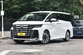 丰田皇冠威尔法墨金版上市，配星空暗黑套件，售价91.9-92.9万元图片